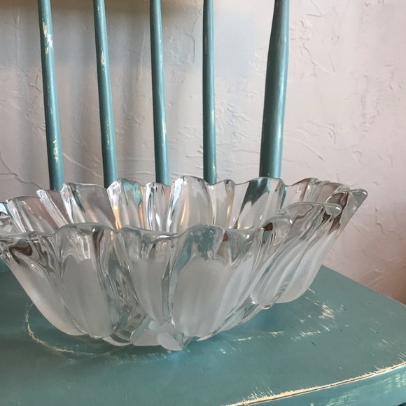 Mikasa TULIPS SATIN 12" Frosted Crystal Hostess Bowl - Picture 5 of 13